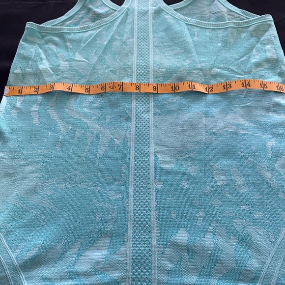 Lululemon Racerback. Aqua patterned size 8. - Picture 4 of 6